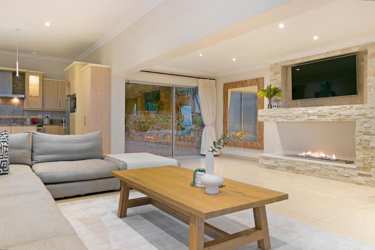 Luxury Serviced Mountain Villa In Constantia Cape Town Luaran gambar